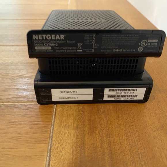 Netgear N600 WiFi Cable Modem Router - Picture 3 of 4